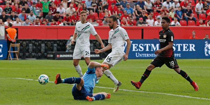 Giải giao hữu khác giải chính thức về mục tiêu và cách tiếp cận