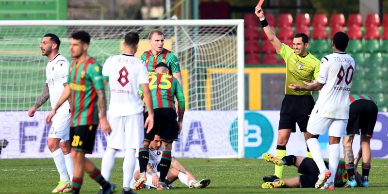 Mỗi mùa giải VĐQG Li Băng sẽ có 12 đội tham gia thi đấu